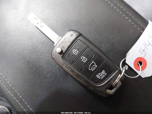 5NMS2CAD7KH119933 Hyundai Santa Fe Se