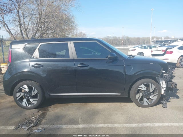 Продажа на аукционе авто 2023 Kia Soul Gt-line, vin: KNDJ53AU1P7849693, номер лота: 44861221