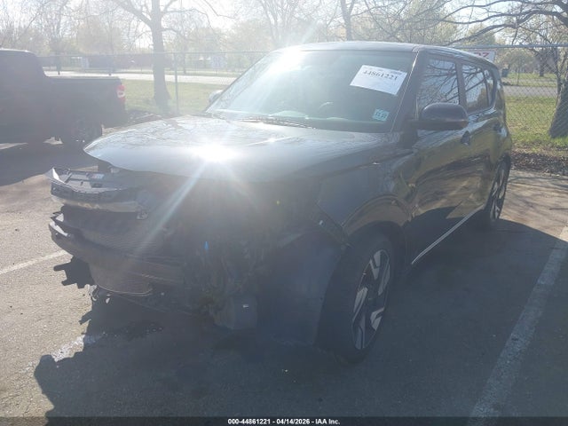 Продажа на аукционе авто 2023 Kia Soul Gt-line, vin: KNDJ53AU1P7849693, номер лота: 44861221