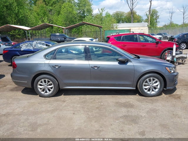 2018 Volkswagen Passat 2.0t R-line/2.0t S მანქანა იყიდება აუქციონზე, vin: 1VWAA7A33JC051475, აუქციონის ნომერი: 44861222