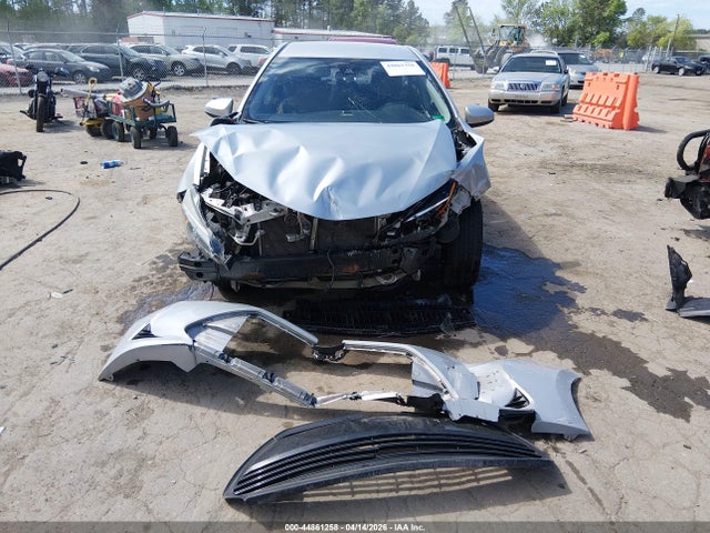 5YFBURHE7KP938250 Toyota COROLLA LE