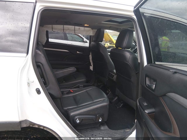 Aukcja sprzedaży 2018 Toyota Highlander Xle, vin: 5TDJZRFH3JS560864, numer aukcji: 44861379