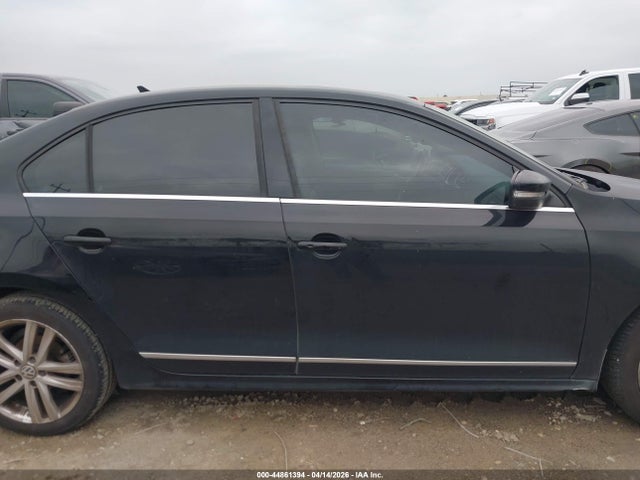 44861394 :رقم المزاد ، 3VWL17AJ4HM203313 vin ، 2017 Volkswagen Jetta 1.8t Sel Premium مزاد بيع