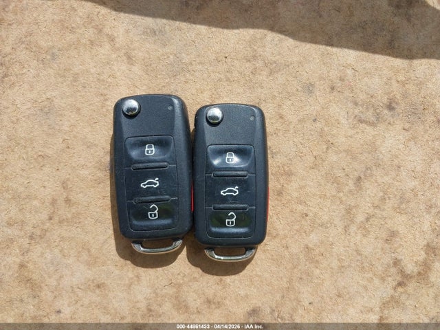 44861433 :رقم المزاد ، 3VWD07AJ7FM409729 vin ، 2015 Volkswagen Jetta 1.8t Se مزاد بيع