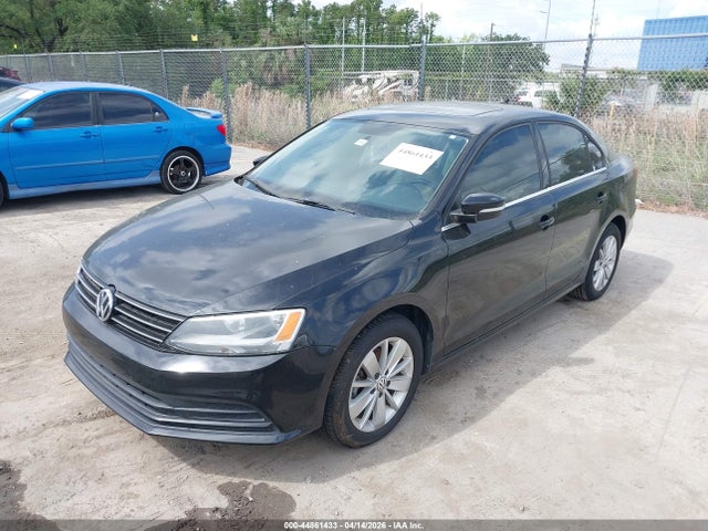 44861433 :رقم المزاد ، 3VWD07AJ7FM409729 vin ، 2015 Volkswagen Jetta 1.8t Se مزاد بيع