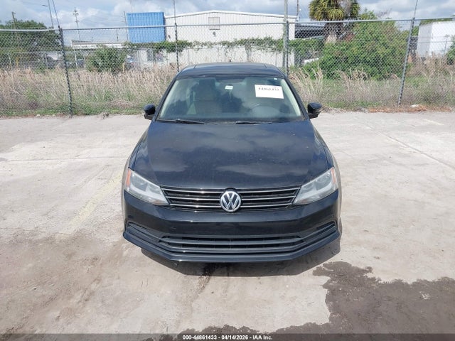 44861433 :رقم المزاد ، 3VWD07AJ7FM409729 vin ، 2015 Volkswagen Jetta 1.8t Se مزاد بيع