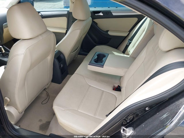 44861433 :رقم المزاد ، 3VWD07AJ7FM409729 vin ، 2015 Volkswagen Jetta 1.8t Se مزاد بيع