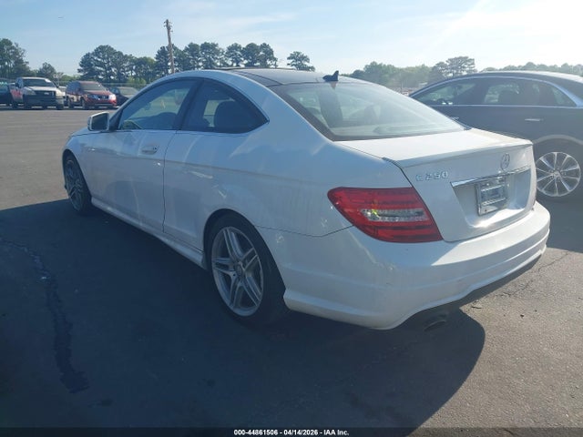 2013 MERCEDES-BENZ C 250 WDDGJ4HB3DG036096 Photo 2