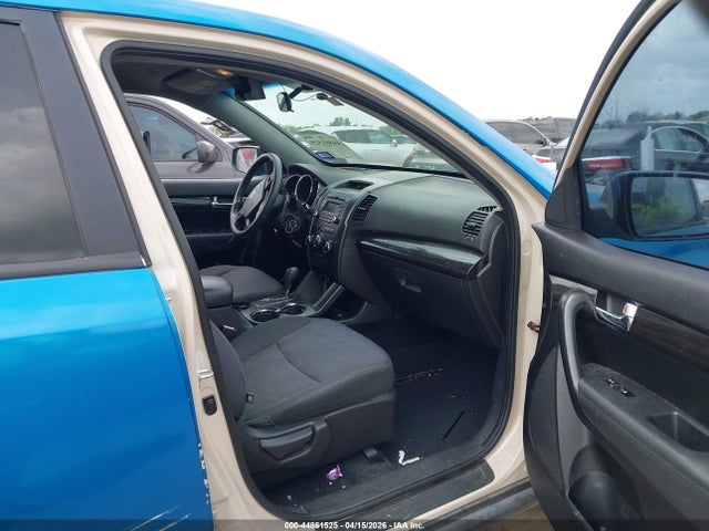 Auction sale of the 2012 Kia Sorento Lx, vin: 5XYKT3A12CG221851, lot number: 44861525