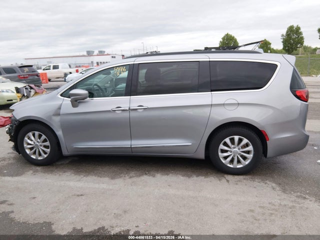 2017 Chrysler Pacifica Touring-l მანქანა იყიდება აუქციონზე, vin: 2C4RC1BG7HR759180, აუქციონის ნომერი: 44861533