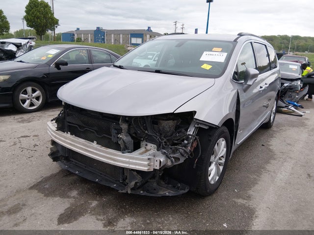 2017 Chrysler Pacifica Touring-l მანქანა იყიდება აუქციონზე, vin: 2C4RC1BG7HR759180, აუქციონის ნომერი: 44861533