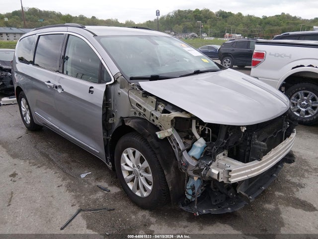 2017 Chrysler Pacifica Touring-l მანქანა იყიდება აუქციონზე, vin: 2C4RC1BG7HR759180, აუქციონის ნომერი: 44861533