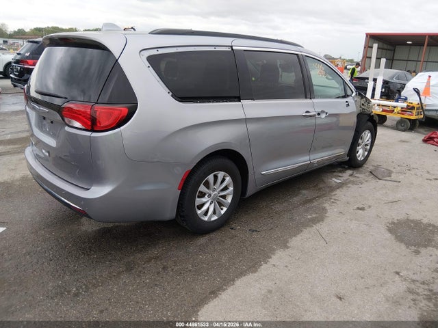 2017 Chrysler Pacifica Touring-l მანქანა იყიდება აუქციონზე, vin: 2C4RC1BG7HR759180, აუქციონის ნომერი: 44861533