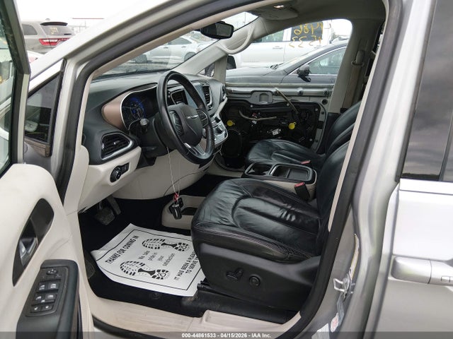 2017 Chrysler Pacifica Touring-l მანქანა იყიდება აუქციონზე, vin: 2C4RC1BG7HR759180, აუქციონის ნომერი: 44861533