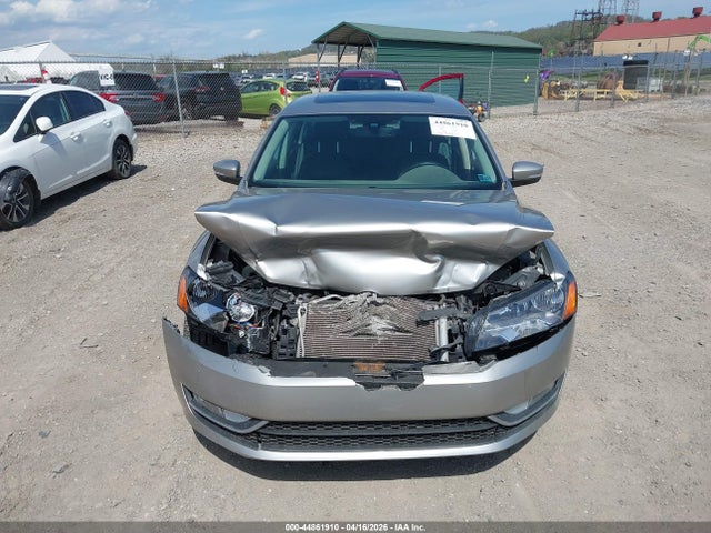 2013 Volkswagen Passat 2.0l Tdi Sel Premium მანქანა იყიდება აუქციონზე, vin: 1VWCN7A31DC106877, აუქციონის ნომერი: 44861910