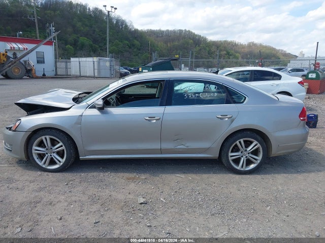2013 Volkswagen Passat 2.0l Tdi Sel Premium მანქანა იყიდება აუქციონზე, vin: 1VWCN7A31DC106877, აუქციონის ნომერი: 44861910