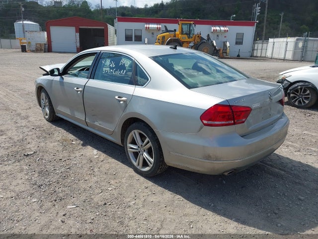 2013 Volkswagen Passat 2.0l Tdi Sel Premium მანქანა იყიდება აუქციონზე, vin: 1VWCN7A31DC106877, აუქციონის ნომერი: 44861910