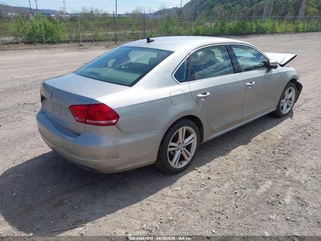 2013 Volkswagen Passat 2.0l Tdi Sel Premium მანქანა იყიდება აუქციონზე, vin: 1VWCN7A31DC106877, აუქციონის ნომერი: 44861910