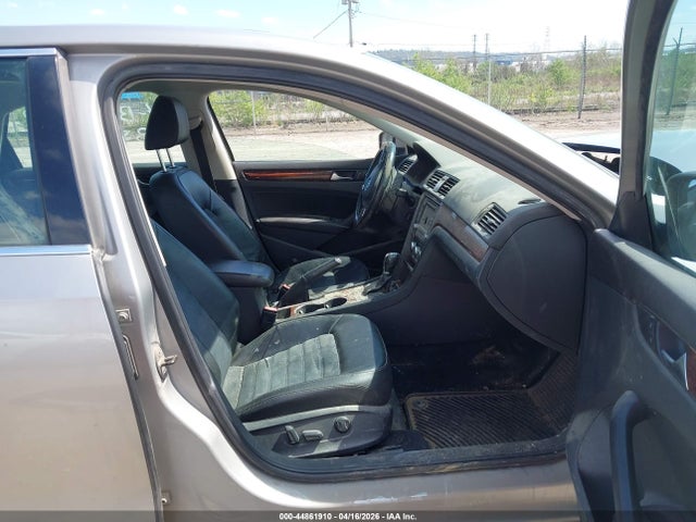 2013 Volkswagen Passat 2.0l Tdi Sel Premium მანქანა იყიდება აუქციონზე, vin: 1VWCN7A31DC106877, აუქციონის ნომერი: 44861910
