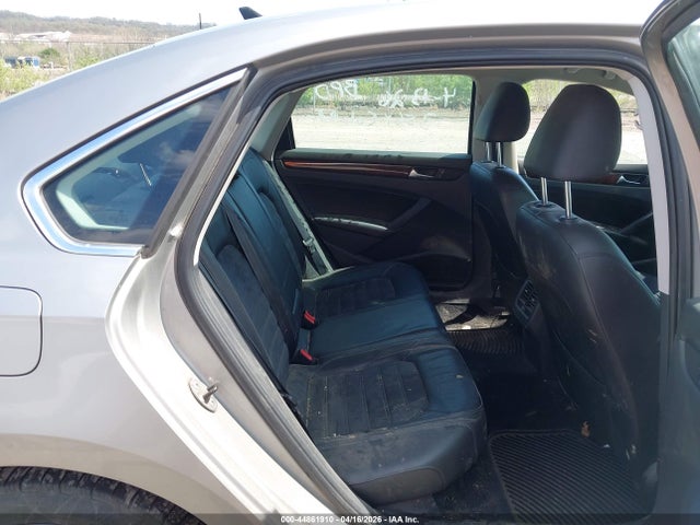 2013 Volkswagen Passat 2.0l Tdi Sel Premium მანქანა იყიდება აუქციონზე, vin: 1VWCN7A31DC106877, აუქციონის ნომერი: 44861910