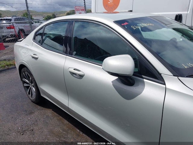 7JRA22TK5MG081860 Volvo S60 T6 Momentum