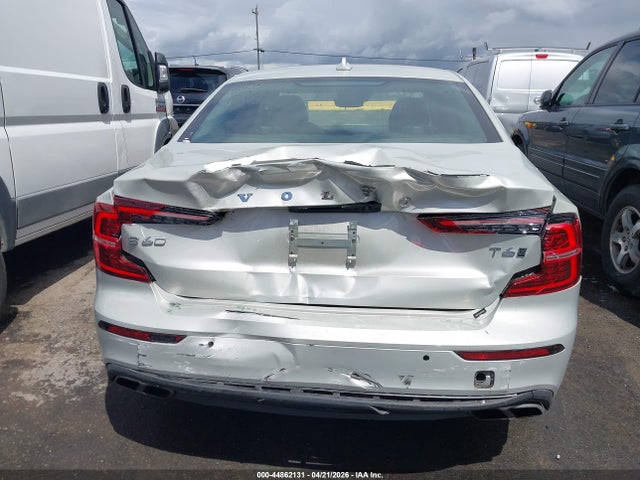 7JRA22TK5MG081860 Volvo S60 T6 Momentum