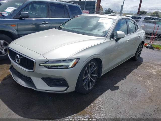 7JRA22TK5MG081860 Volvo S60 T6 Momentum