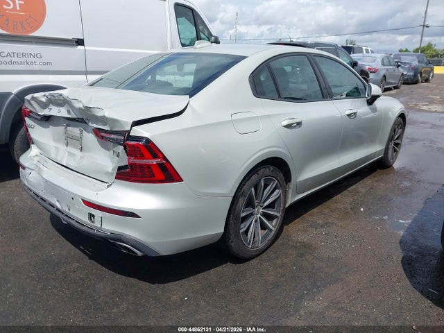 7JRA22TK5MG081860 Volvo S60 T6 Momentum