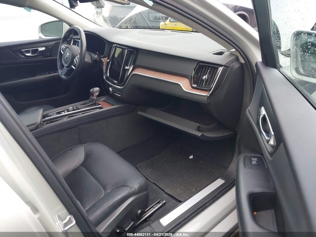 7JRA22TK5MG081860 Volvo S60 T6 Momentum