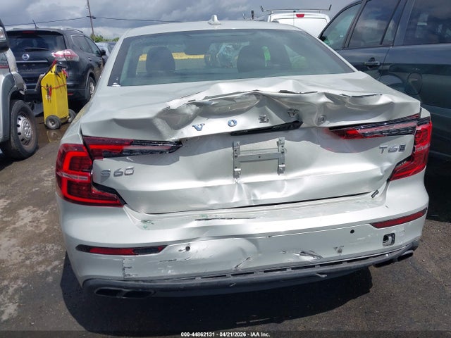 7JRA22TK5MG081860 Volvo S60 T6 Momentum
