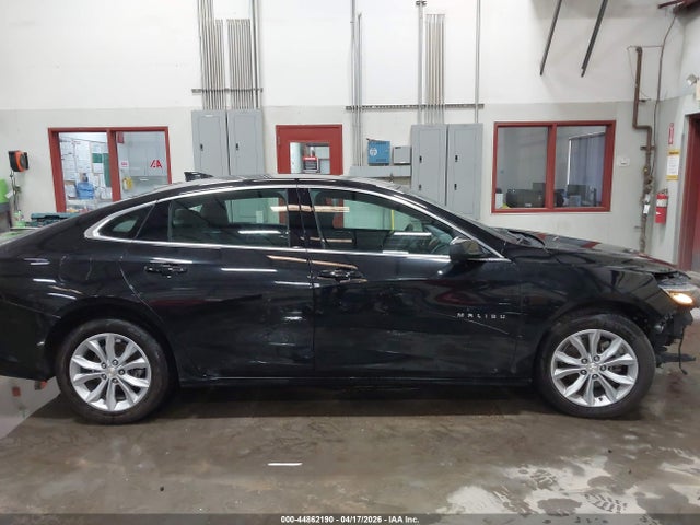 1G1ZD5ST2NF181437 Chevrolet Malibu Fwd Lt