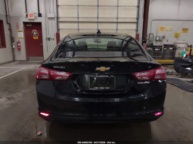 1G1ZD5ST2NF181437 Chevrolet Malibu Fwd Lt