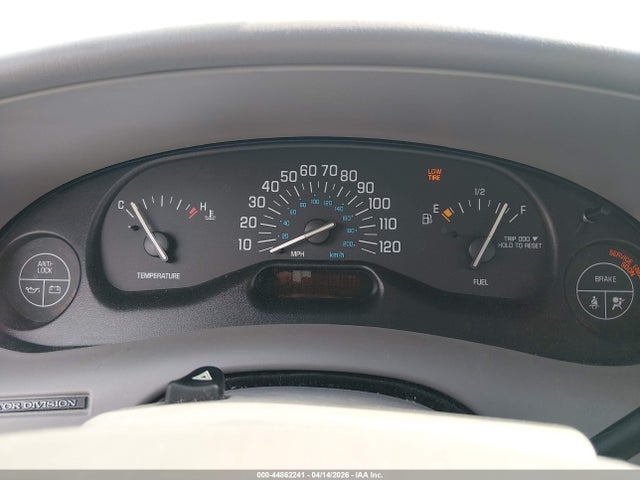 44862241 :رقم المزاد ، 2G4WS52J211192675 vin ، 2001 Buick Century Custom مزاد بيع