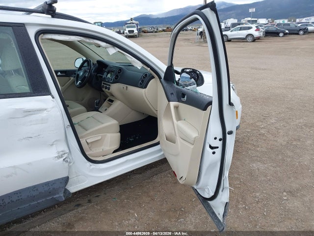 Продажа на аукционе авто 2016 Volkswagen Tiguan S, vin: WVGBV7AX0GW528025, номер лота: 44862609