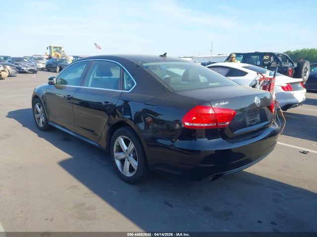 2014 VOLKSWAGEN PASSAT 1VWAT7A37EC028409 Photo 2