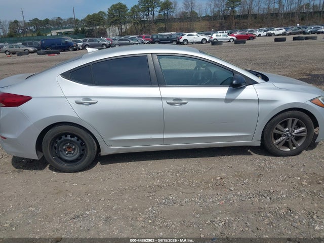 44862902 :رقم المزاد ، 5NPD84LF3JH300220 vin ، 2018 Hyundai Elantra Sel مزاد بيع