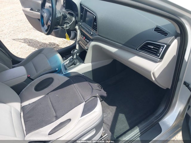 44862902 :رقم المزاد ، 5NPD84LF3JH300220 vin ، 2018 Hyundai Elantra Sel مزاد بيع