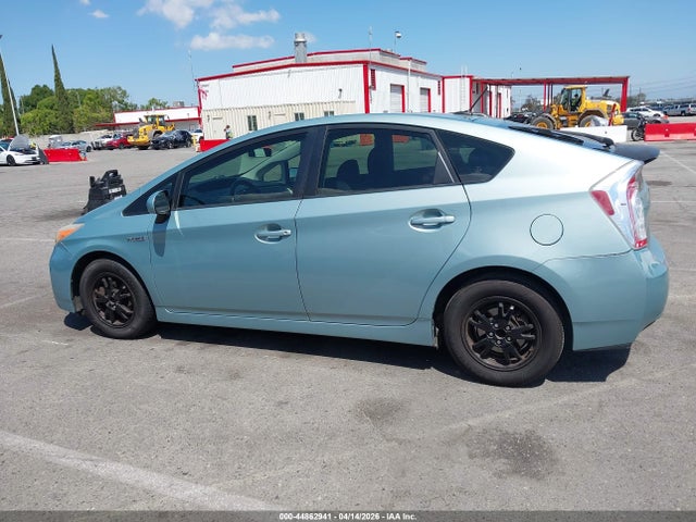 Toyota Prius Three 2014 JTDKN3DU2E1814564 Image 14