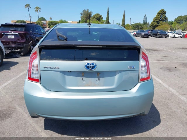 Toyota Prius Three 2014 JTDKN3DU2E1814564 Image 16