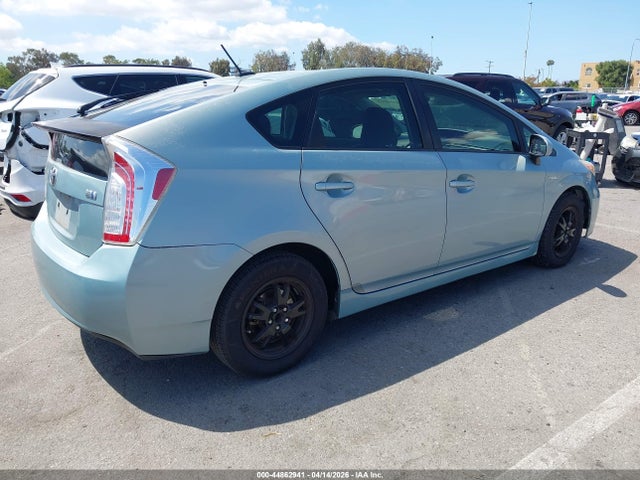 Toyota Prius Three 2014 JTDKN3DU2E1814564 Image 4