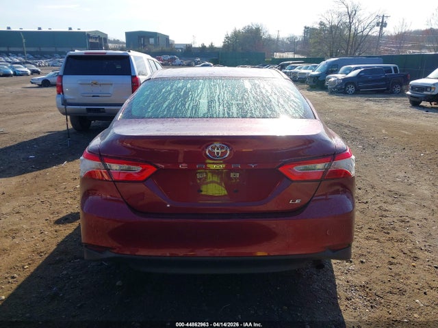 2018 Toyota Camry Le მანქანა იყიდება აუქციონზე, vin: 4T1B11HK3JU673582, აუქციონის ნომერი: 44862963