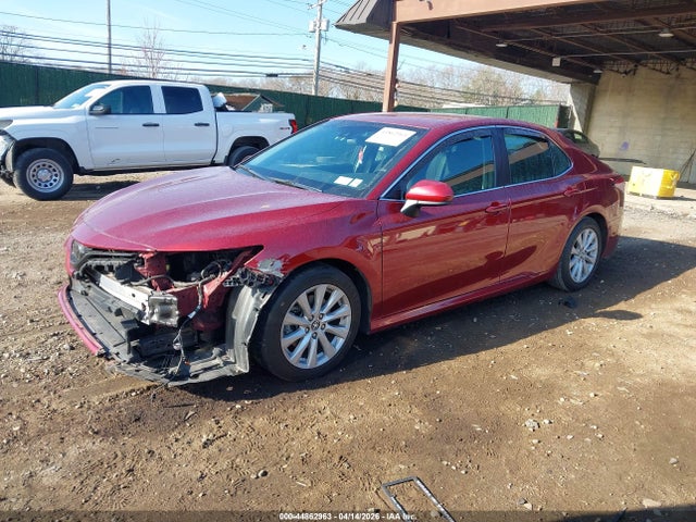 2018 Toyota Camry Le მანქანა იყიდება აუქციონზე, vin: 4T1B11HK3JU673582, აუქციონის ნომერი: 44862963