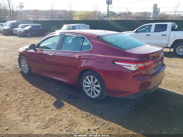 2018 Toyota Camry Le მანქანა იყიდება აუქციონზე, vin: 4T1B11HK3JU673582, აუქციონის ნომერი: 44862963