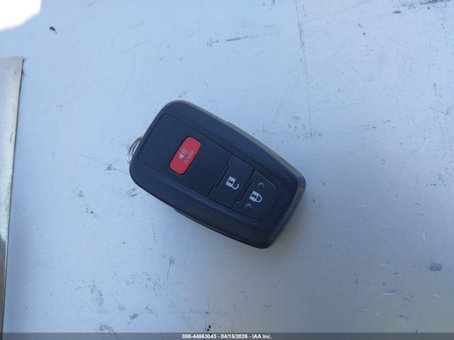 Toyota C-HR XLE 2021 JTNKHMBX3M1122110 Image 11