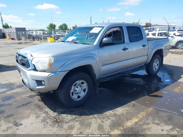 Toyota Tacoma Prerunner V6 2015 5TFJU4GN7FX077045 Image 2