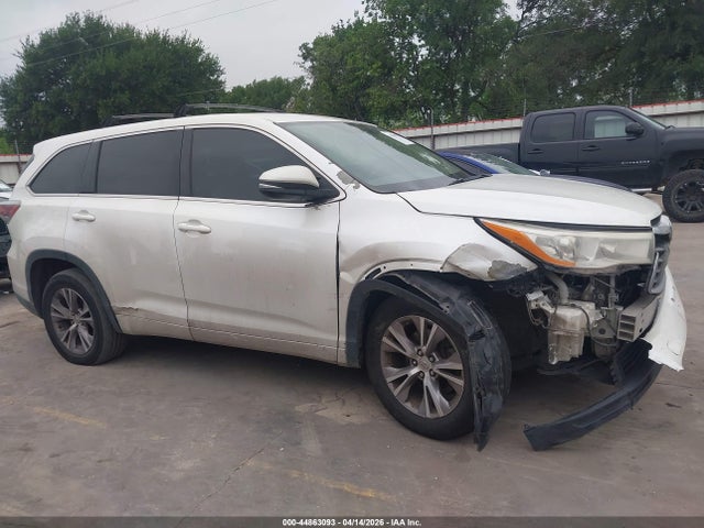 Auction sale of the 2015 Toyota Highlander Le Plus V6, vin: 5TDZKRFH2FS099655, lot number: 44863093