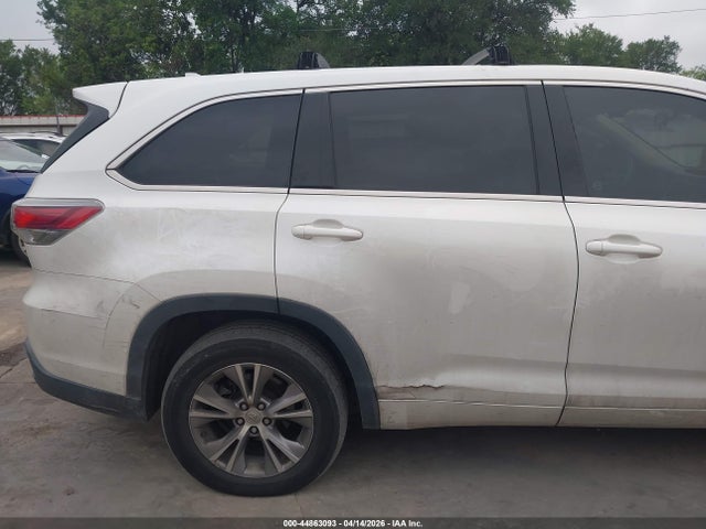 Auction sale of the 2015 Toyota Highlander Le Plus V6, vin: 5TDZKRFH2FS099655, lot number: 44863093