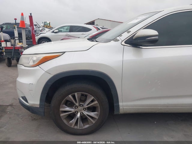 Auction sale of the 2015 Toyota Highlander Le Plus V6, vin: 5TDZKRFH2FS099655, lot number: 44863093