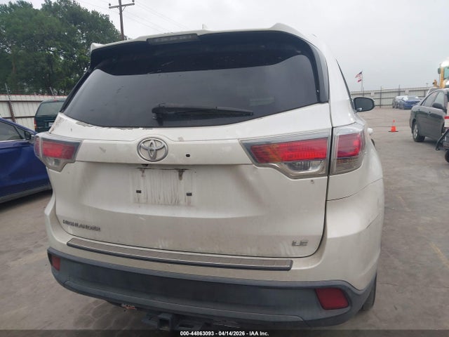 Auction sale of the 2015 Toyota Highlander Le Plus V6, vin: 5TDZKRFH2FS099655, lot number: 44863093