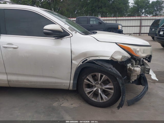 Auction sale of the 2015 Toyota Highlander Le Plus V6, vin: 5TDZKRFH2FS099655, lot number: 44863093